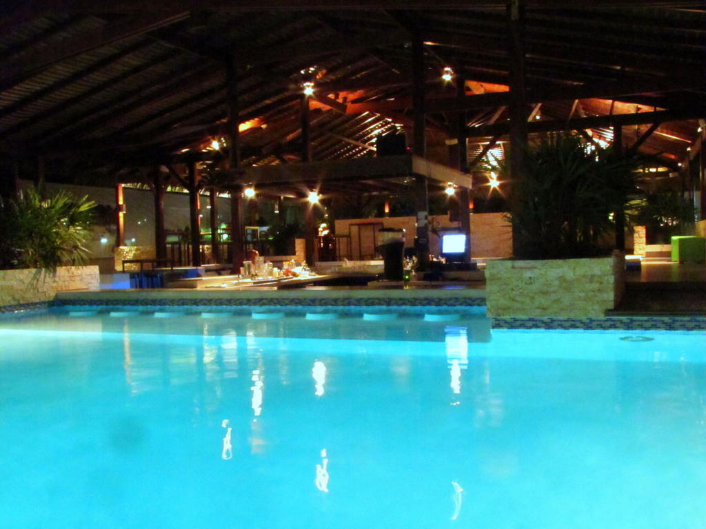 וילמסטאד Trupial Hotel & Casino מראה חיצוני תמונה
